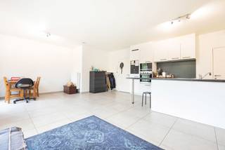 Situé au fond d’un clos, dans une petite copropriété, cet appartement récent offre un cadre de vie paisible tout en bénéficiant d’un accès rapide...
