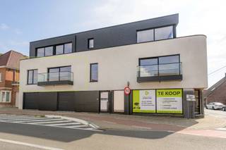 Dit ENERGIEZUINIG appartement (138 m²) is gelegen te Egem (Pittem) met name in de Brugsesteenweg 191 bus 1.2 op de EERSTE VERDIEPING. Dit gelegen...