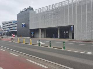 In een modern en goed onderhouden parkingcomplex aan het station van blankenberge bieden wij drie strategisch gelegen staanplaatsen aan...