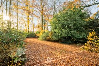 In the midst of the Aalterse forests, this detached villa is situated on a beautiful, spacious plot of 2,548 m².The house itself needs to be...