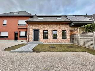 De woning werd recent gebouwd met aandacht voor de HEDENDAAGSE ENERGIENORMEN en het gebruik van kwaliteitsvolle materialen. Dankzij de warmtepomp...