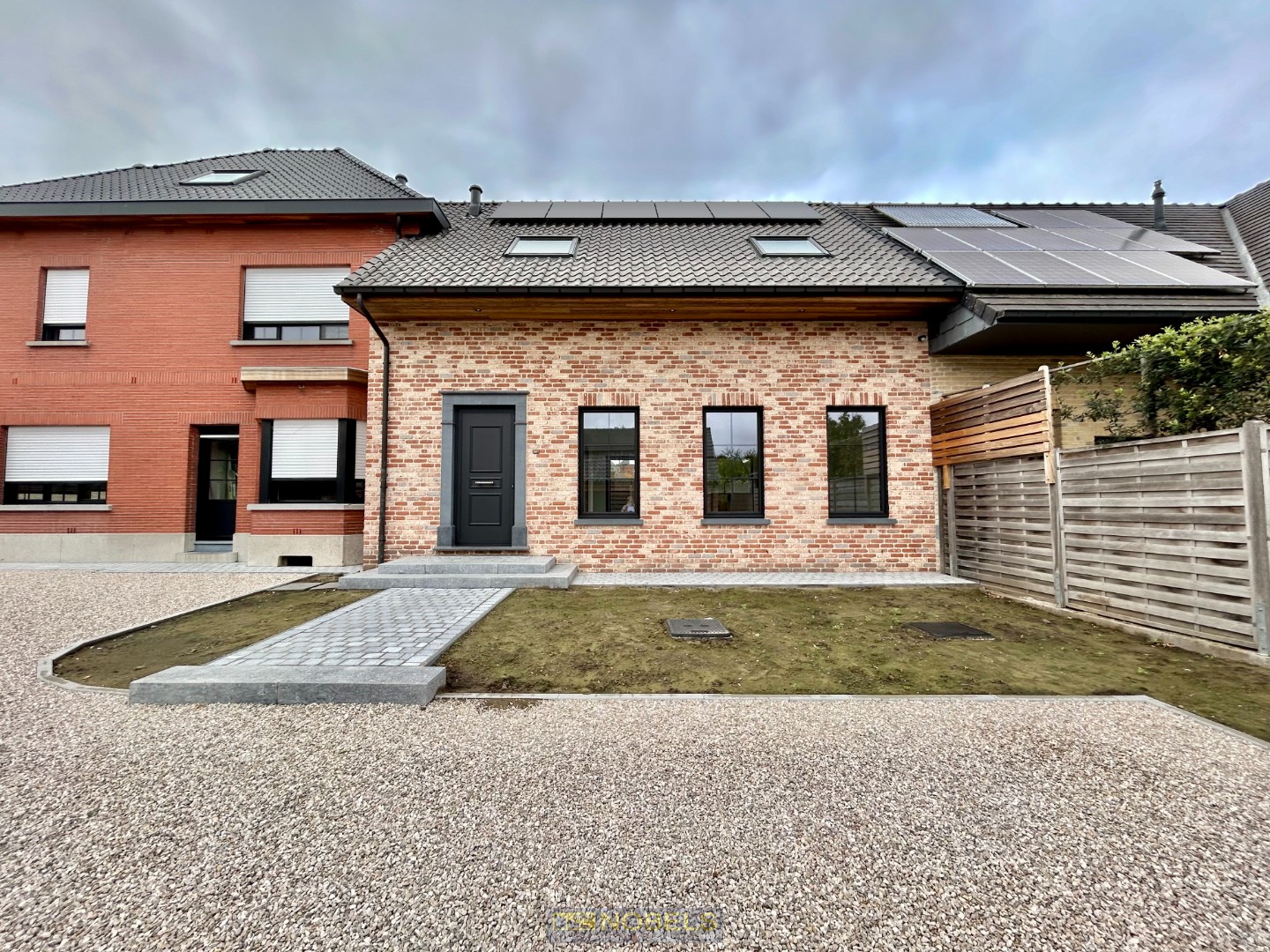 Te huur, nieuwbouwwoning met 2 slaapkamers en 2 garageboxen te Brakel - photo 1