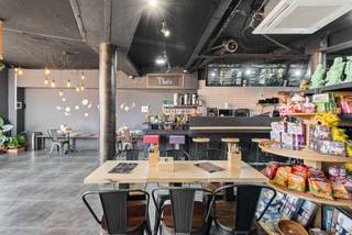 Discover this commercial unit with a basement, totaling 204 m², ideally located in the center of Woluwe-Saint-Pierre, in the highly...