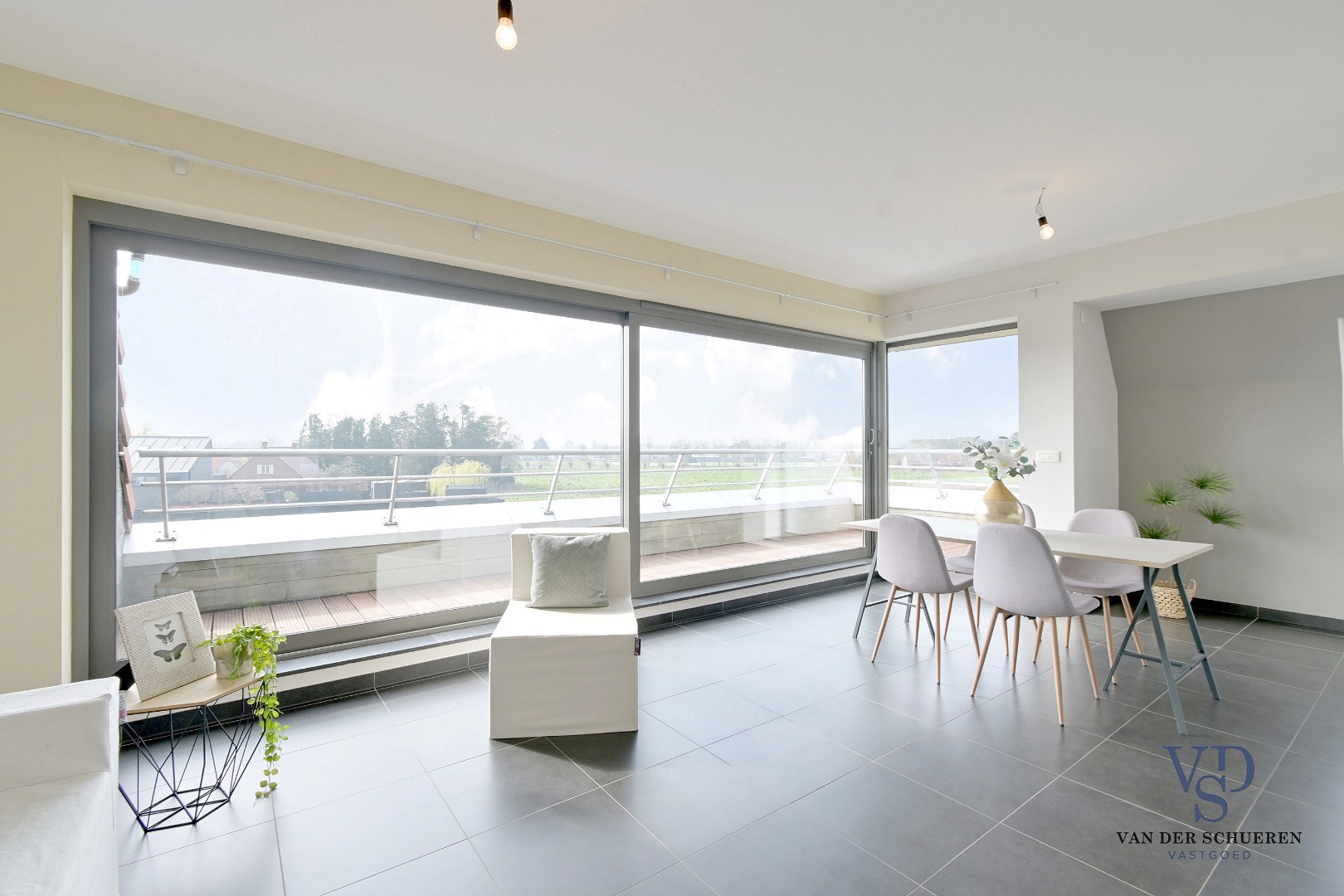 Lichtrijk appartement mét ondergrondse garage en berging. - foto 4