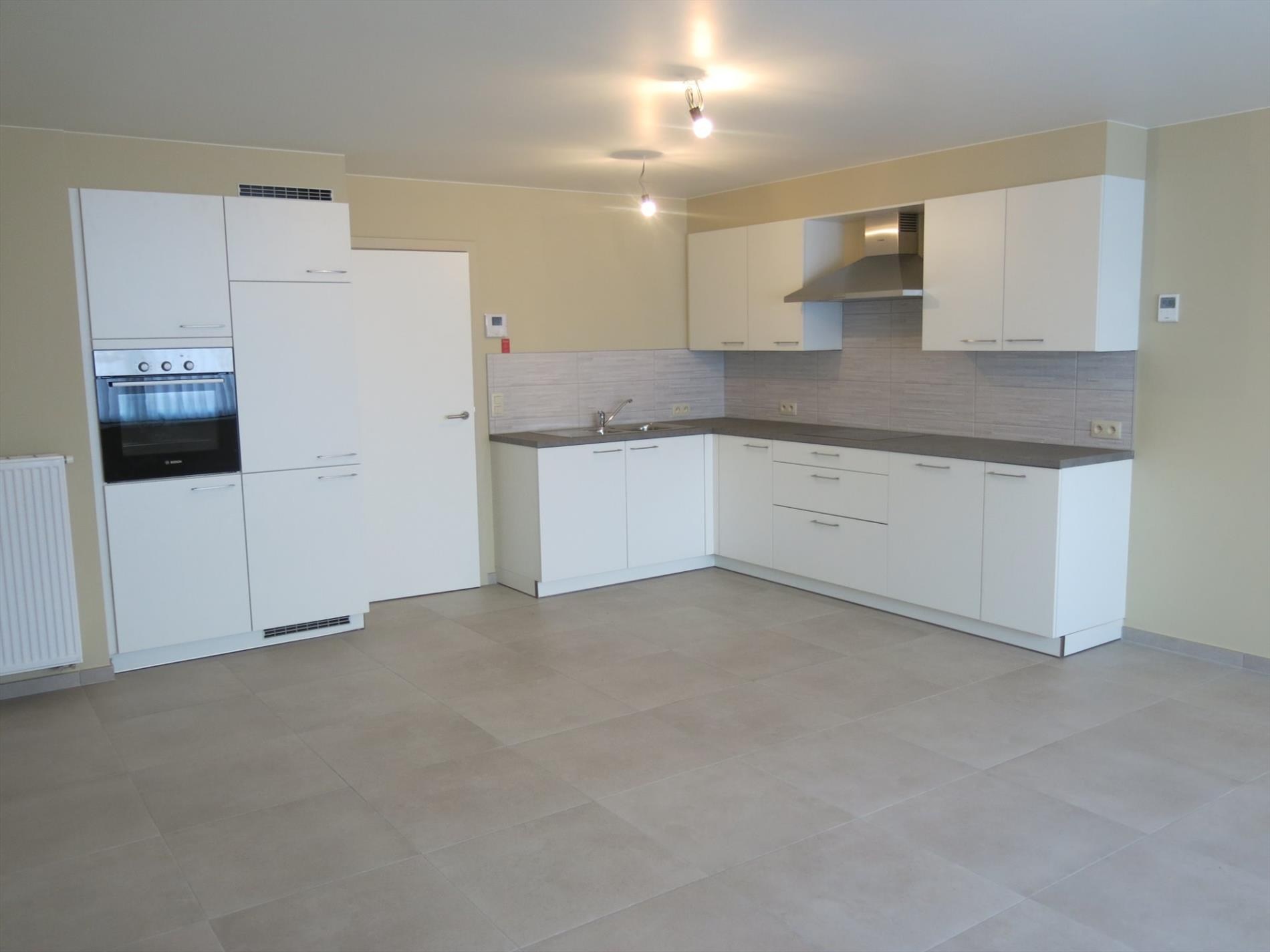 Nieuwbouwappartement met 2 slaapkamers op de Markt in Houthulst - foto 2