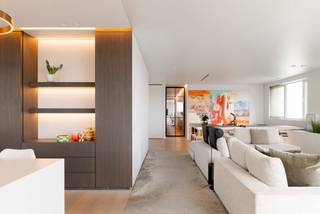 In Residentie “K-Tower”, op een absolute topligging aan de Diksmuidekaai, bevindt zich dit uitzonderlijk luxe appartement op een van de...