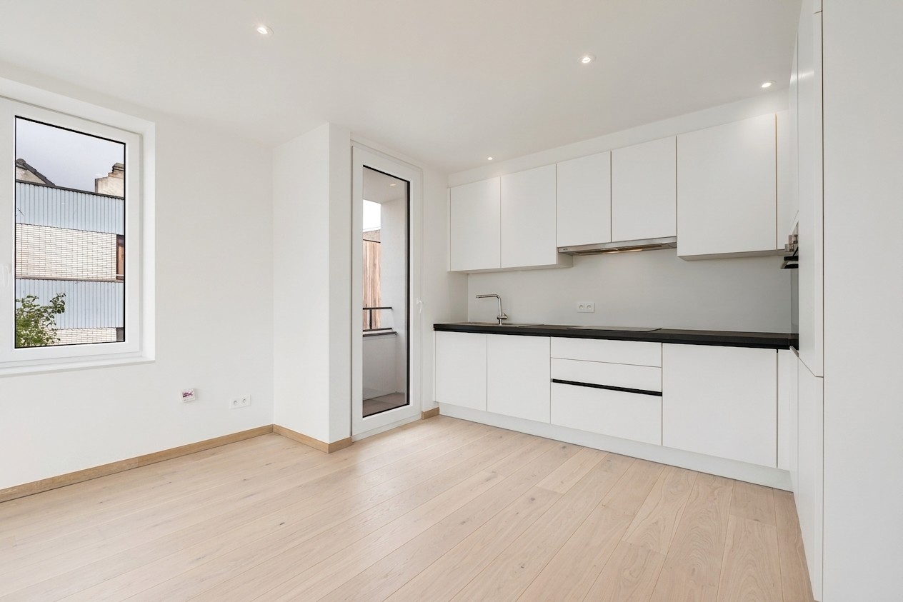 Lichtrijk en instapklaar hoekappartement in volledig vernieuwde residentie - foto 4