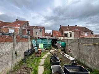 Wervik - Loods/magazijn te koopMet sectionale poort (hoogte 2,60 meter + breedte 2,85 meter)Ideaal voor wagens te parkeren of mobilhome.Momenteel...