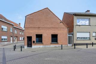 Au cœur du charmant village de Brussegem, une section de la commune de Merchtem, nous vous proposons cette spacieuse maison pleine de...