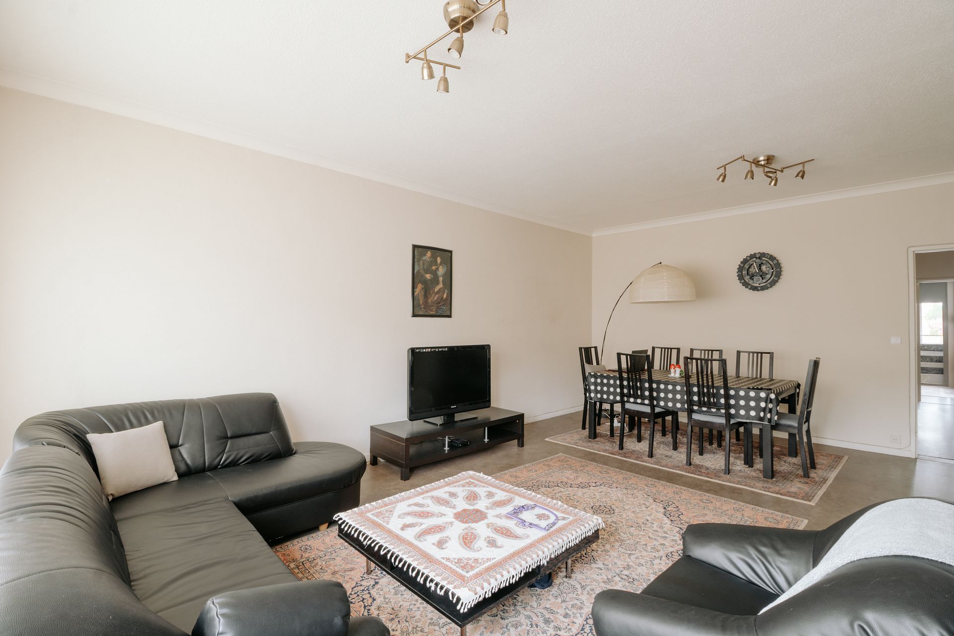 Lichtrijk 2‑slpk appartement met twee terrassen in Wilrijk! - foto 3