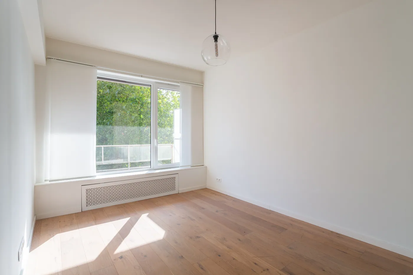 Instapklaar 2-slpk appartement met zonnig terras in Berchem - foto 5