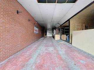 Praktisch en ruim magazijn met een buitenruimte te huur in Wuustwezel/GooreindDit multifunctioneel magazijn is strategisch gelegen in het bedrijvige...