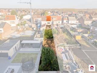 Ben je op zoek naar een instapklare woning met 3 slaapkamers en een grote tuin in een vlot bereikbare buurt? Gevonden!Deze aangename woning is...