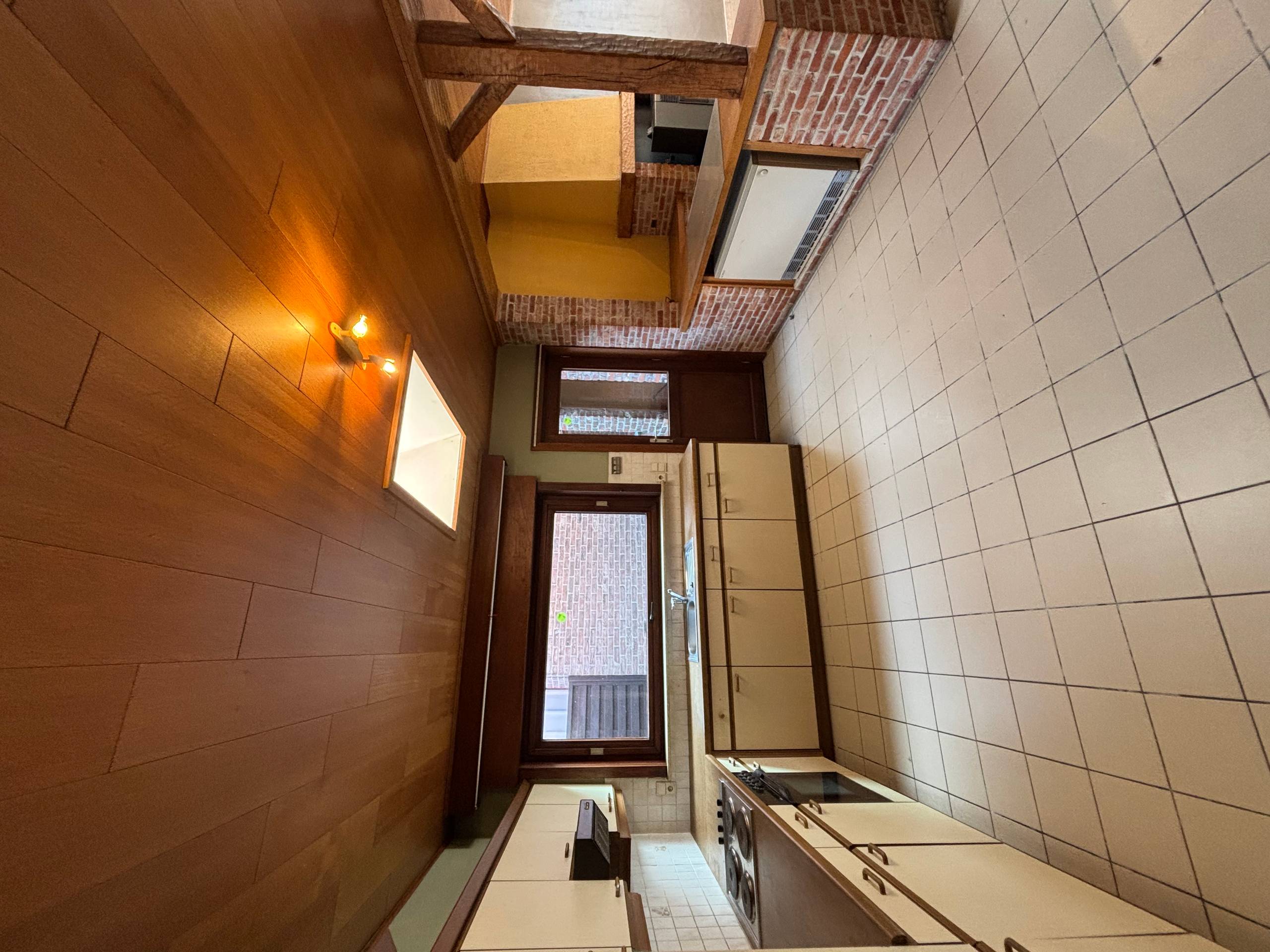 Ruime woning met garage en 3 slaapkamers te koop. - foto 4