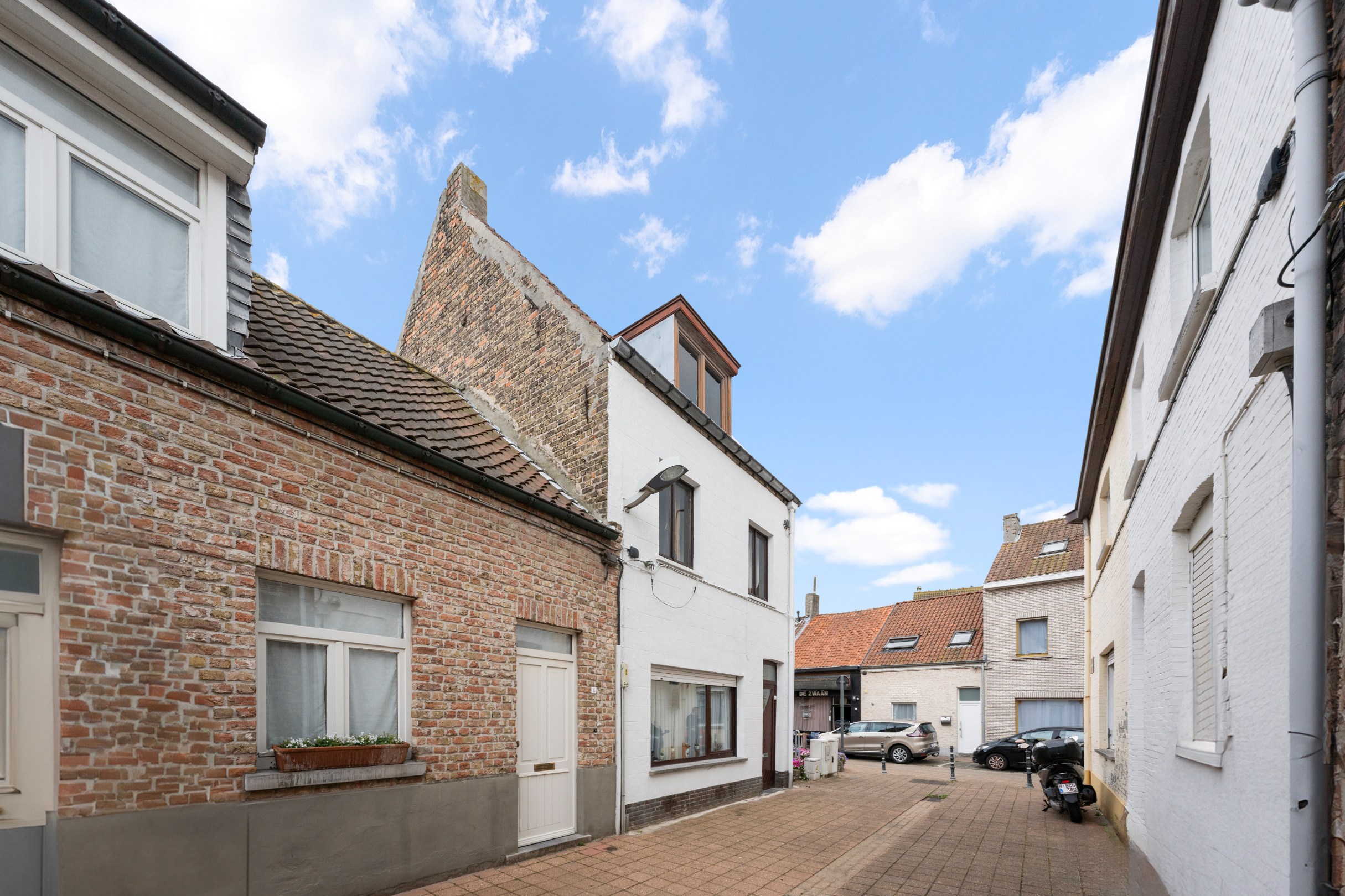 Te renoveren hoekwoning in het centrum van Heist-aan-Zee - foto 1