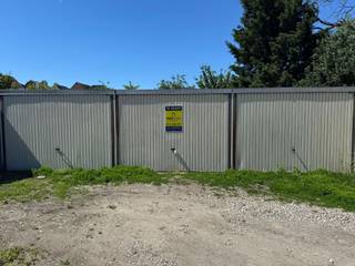 Offer of several garage boxes located in the center of Duffel, with various surfaces and construction types. Ideal for own use or as an investment.1)...