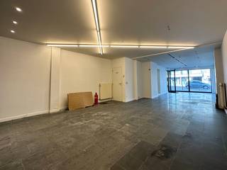 UITERST GUNSTIG GELEGEN TE RENOVEREN OPBRENGSTEIGENDOM bestaande uit een HANDELSRUIMTE EN 2 APPARTEMENTEN in het COMMERCIËLE CENTRUM VAN DEINZE...