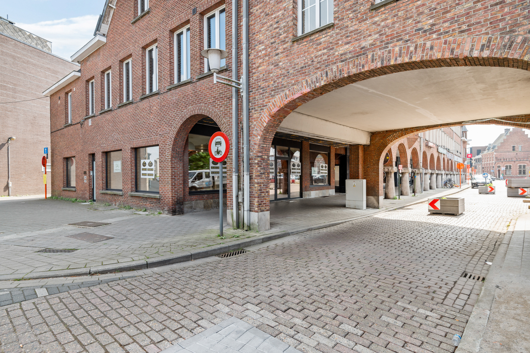 Ruim handelspand van ca. 165 m² op een commerciële locatie. - foto 1