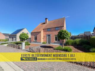<span><span><strong>1ste bezoekdag woensdag 1 juli! Inschrijven kan via www.nobels.be onder referentienummer 4389764.</strong></span></span><br /><br />ENERGIEZUINIGE OPEN BEBOUWING, gelegen in een RUSTIGE DOODLOPENDE STRAAT nabij het CENTRUM van Ronse. Deze woning, gebouwd in 2012, combineert een HEDENDAAGS WOONCOMFORT met een PRAKTISCHE INDELING en beschikt over een GUNSTIG EPC-LABEL B, waardoor u geniet van een ENERGIEZUINIGE EN TOEKOMSTGERICHTE WOONERVARING. Met een BEWOONBARE OPPERVLAKTE van ca. 205 m² biedt deze eigendom meer dan voldoende ruimte voor het HELE GEZIN. De RUSTIGE LIGGING vormt een absolute troef, terwijl winkels, scholen, openbaar vervoer en andere voorzieningen zich op KORTE AFSTAND bevinden.<br />De indeling gaat als volgt: via de inkomhal met gastentoilet heeft u toegang tot een aparte bureauruimte, momenteel ingericht als speelkamer, ideaal voor thuiswerk of hobby's. Verder betreedt u de lichtrijke woonkamer met landelijk ingerichte open keuken, die dankzij de grote raampartijen een mooi zicht biedt op de tuin. Aansluitend bevindt zich een praktische berging/wasplaats. Op de 1ste verdieping geeft de nachthal toegang tot 3 volwaardige slaapkamers, waarvan één met dressing, en een ingerichte badkamer.<br />Buitenshuis beschikt deze woning over een mooi aangelegde tuin, een ruim zonneterras, een brede oprit en een aparte garage, wat zorgt voor extra comfort en parkeermogelijkheden.<br /><br />Adres: Watkynestraat 7 te Ronse<br /><br />EPC: 136kWh/m², G-score A en P-score B, Geen renovatieverplichting van toepassing, Bestuursmaatregelen in het maatregelenregister: Neen