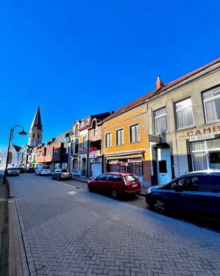 DE VERMELDE PRIJS IS EEN RICHTPRIJS!In het hart van Assenede bevindt zich deze unieke eigendom met een combinatie van een ruime handelsruimte en een...