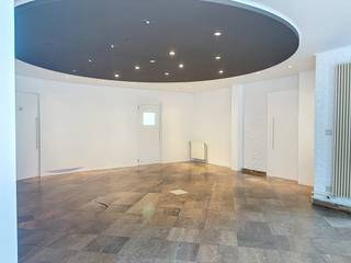 Kantoor van ca. 150 m² te huur in Vichte. Dit kantoor is gelegen nabij diverse invalswegen en de E17.Indeling: - Commerciële ruimte- Open ruimte...