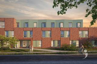 <p><span>Ontdek dit nieuwe investeringsproject op een unieke locatie. In de gouden driehoek tussen UZ Gasthuisberg, Campus Arenberg en centrum Leuven wordt een future-proof project gebouwd met 88 hedendaagse studentenkamers. </span></p><p><span>Deze studentenkamer bevindt zich op de 2e verdieping en heeft een oppervlakte van +/- 16m². Ze wordt volledig ingericht opgeleverd en is voorzien van een eigen wastafel met spiegel. De studentenkamers zijn zeer hoogwaardig afgewerkt, genieten van een mooi uitzicht en zijn voorzien van een warmtepomp (warmen en koelen). De studenten kunnen gebruik maken van de gemeenschappelijke keuken en sanitair,  alsook een toffe ontspanningsruimte. Er is een toegewezen fietsenstalling, locker en beveiligde toegang tot het gebouw en de kamer. De zuid-georiënteerde tuin, de nabijheid van bushaltes en supermarkten zijn een extra troef! De werken starten in het voorjaar van 2025 en we verwachten de oplevering in de tweede jaarhelft van 2027 (onder voorbehoud). Immo Liv'it kan u bijstaan in de verhuur en beheer van het kot via onze rentmeesterschapformule. Als investeerder kan u een netto-rendement van minimaal 3% verwachten! Er zijn autostaanplaatsen voorzien tegen een meerprijs. </span><span>Contacteer ons op <span>info@immolivit.be</span></span><span> of 0470/55.64.24 voor meer informatie of een afspraak.</span></p><p><span> </span></p>
