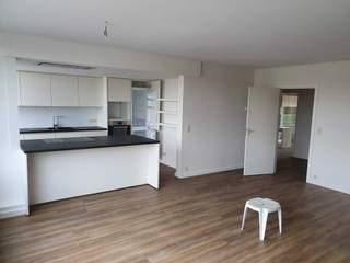 Grote troeven:<br />- topligging nabij centrum, station, scholen, voedingswinkels groot en klein en invalswegen<br />- ondanks de goede ligging vlot bereikbaar zonder dagelijkse grote files<br />- EPC B<br />- kleinschalige residentie, slechts 2 appartementen per verdiep.<br />- optioneel inpandige garage €30.000 euro<br />- topligging en toch rust, uitzicht op de nieuwe Loofsite<br /><br />Het appartement is gelegen op de 3de verdieping en bevat bij binnenkomst een ruime inkomhal die voorzien is van een handige ingemaakte kast. Daar is ook een aparte berging voor wasmachine en/of droogkast.<br /><br />De 3 slaapkamers zijn voorzien van handige ingemaakte kasten en geven alle 3 toegang tot het terras. Het terras beschikt terug over 2 grote kasten.<br /><br />In de badkamer vind je een inloopdouche en wastafel, het toilet bevindt zich apart naast de badkamer.<br /><br />De living met open keuken is heel lichtrijk en voorzien van alle nodige comfort. <br /><br />In de kelder bevindt zich nog een berging, deze is inbegrepen in de prijs.<br /><br />Een inpandige garage is beschikbaar voor 30.000 euro.