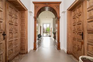 Unieke kantoorruimte in historisch pand in hartje MechelenBent u op zoek naar een kantoorruimte met karakter, uitstraling en een vleugje grandeur?...