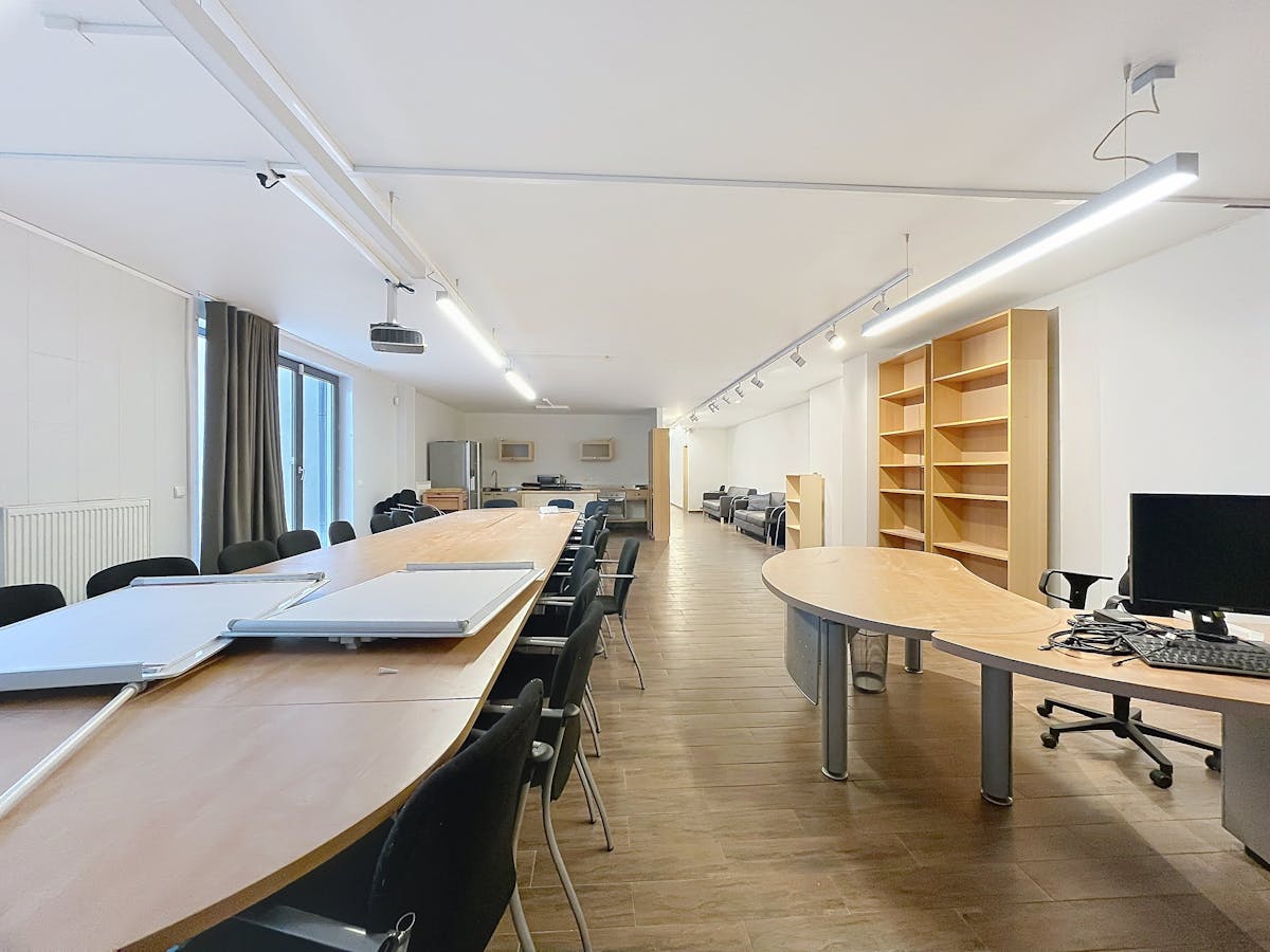 Baraplein | Lichtrijk kantoor van 175m² + tuin - foto 4