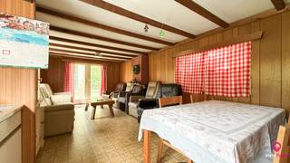 <p><span>Bij ImmoFusion 7/7 “open huis” : klik op onze 3D-TOUR.<br /></span><br />Te midden van het groen, aan een rustige zandweg in de Waterlozestraat in Hasselt, ligt dit unieke droombuitenverblijf dat rust, natuur en comfort moeiteloos combineert. Zodra je het domein betreedt, word je ondergedompeld in een oase van stilte, omringd door bossen en begrensd door een natuurlijke beek die het gevoel van totale ontsnapping versterkt.</p>
<p>De absolute blikvanger is de indrukwekkende vijver van meer dan 2000 m², gevoed door een natuurlijke bron en perfect geïntegreerd in het landschap. Hier lijkt de tijd stil te staan.</p>
<p>De charmante chalet op het terrein is onmiddellijk bruikbaar en vormt het ideale toevluchtsoord voor wie op elk moment van het jaar wil genieten van vakantie in eigen land.</p>
<p>Of je nu een rustige plek zoekt om te ontspannen in het weekend of een natuurlijke uitvalsbasis voor langere verblijven, dit buitenverblijf biedt het allemaal.</p>
<p>Ondanks de volledige privacy en het landelijke karakter, is de bereikbaarheid uitstekend: de autostrade ligt op korte afstand, waardoor je snel en eenvoudig ter plaatse bent.</p>
<p>Pluspunten:<br /><strong>- </strong>Idyllische <strong></strong>ligging<strong><br /></strong>- Grote natuurlijke vijver van meer dan 2000 m² met bron<br />- Gelegen aan een rustige zandweg<br />- Volledige privacy, omringd door bossen<br />- Grenzend aan een natuurlijke beek<br />- Ideaal voor ontspanning en vakantie in eigen land<br />- Uitstekende bereikbaarheid richting autostrade</p>
<p>Een zeldzame kans voor wie verlangt naar een plek waar natuur, stilte en comfort samenkomen. Dit is geen eigendom, dit is een manier van leven.<br /><br /><span>Voor een bezichtiging ter plaatse of meer info, bel ons op 078/78.78.70, of kom gewoon binnen op ons kantoor — steeds welkom!</span></p>