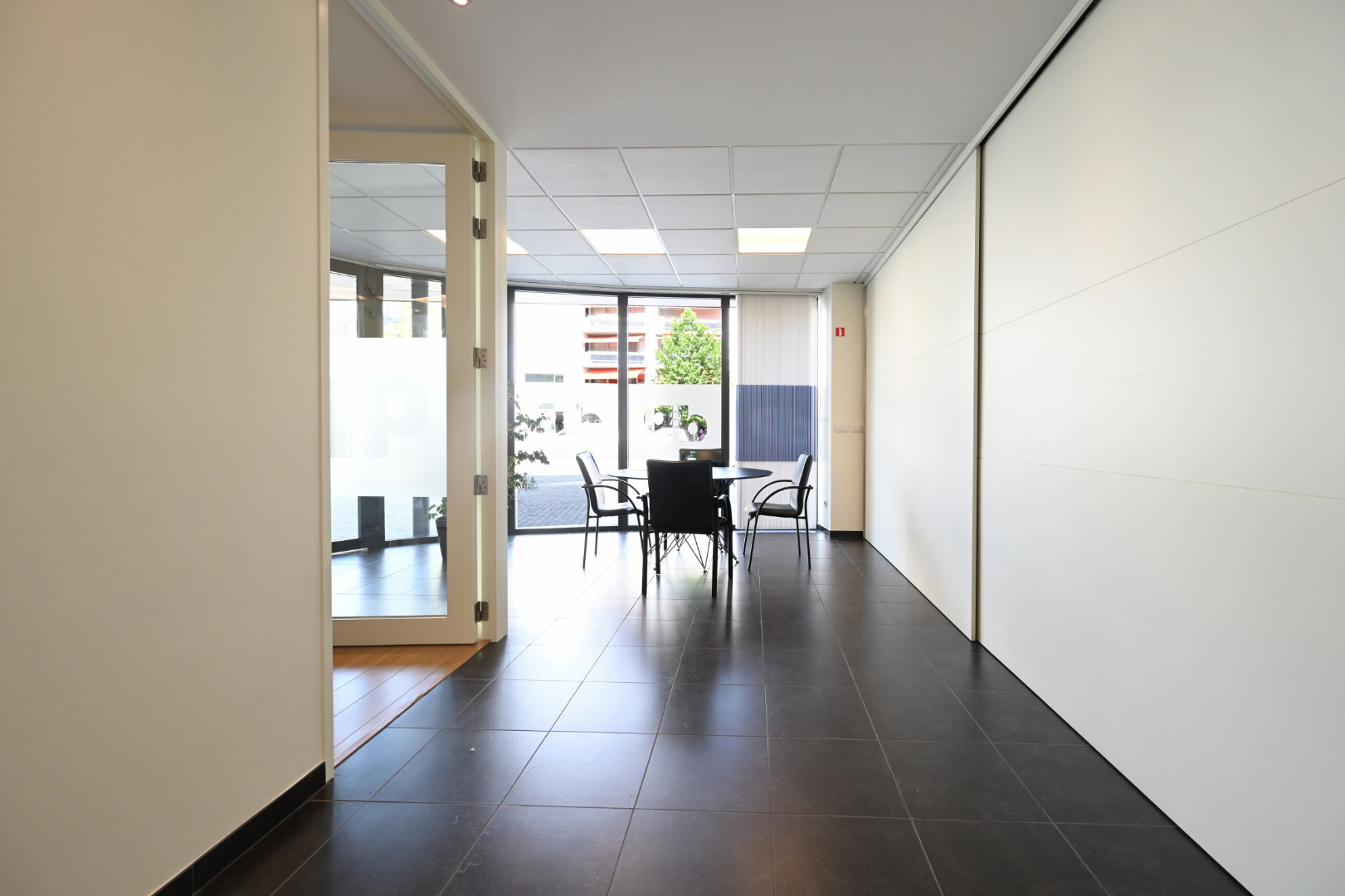 Lichtrijk kantoor op de Markt in Deinze - photo 4