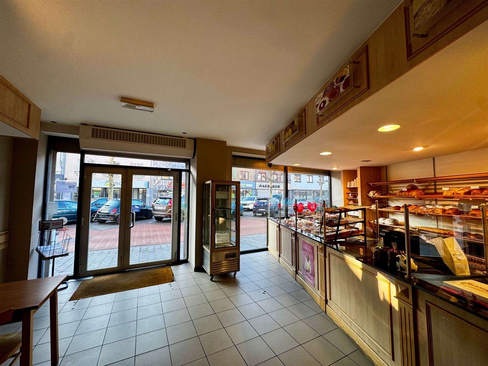 Opbrengsteigendom: handelspand met 2 appartementen  - foto 5