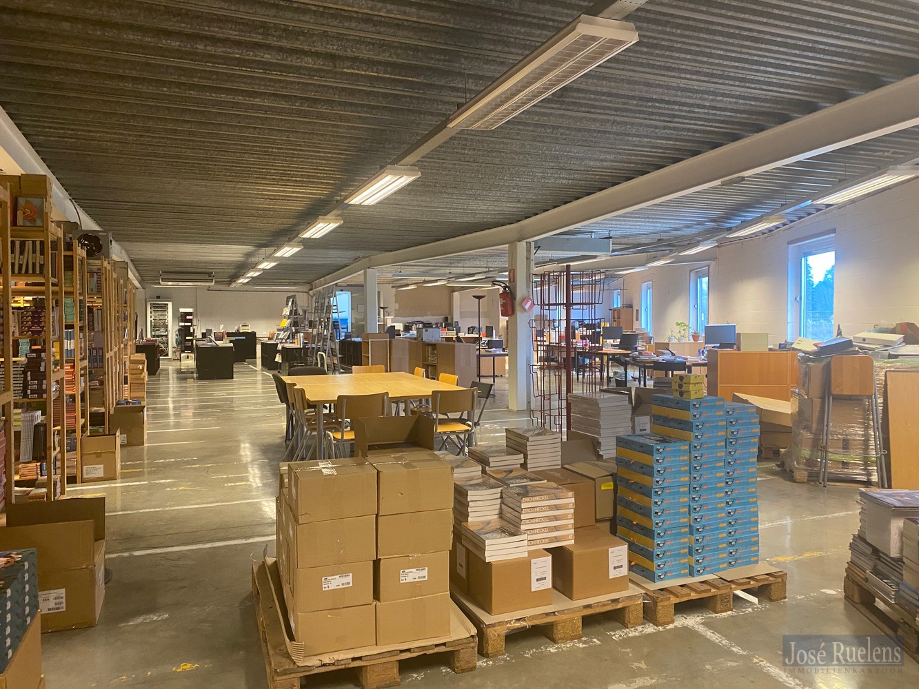 Uniek, multifunctioneel bedrijfsgebouw (1.500m²) aan het station van Veltem - foto 3