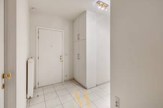 In het centrum van Deerlijk bevindt zich dit instapklare appartement met 2 slaapkamers, gelegen op de eerste verdieping van Residentie Golden...