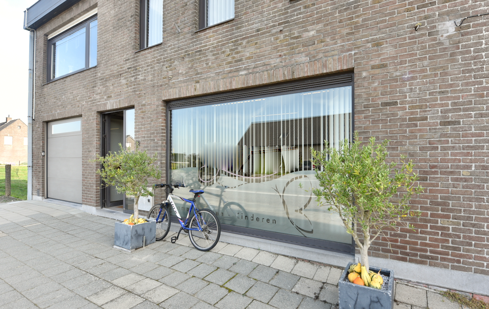 Mooi handelspand met een grote vitrine voor 595 EUR/maand - foto 5