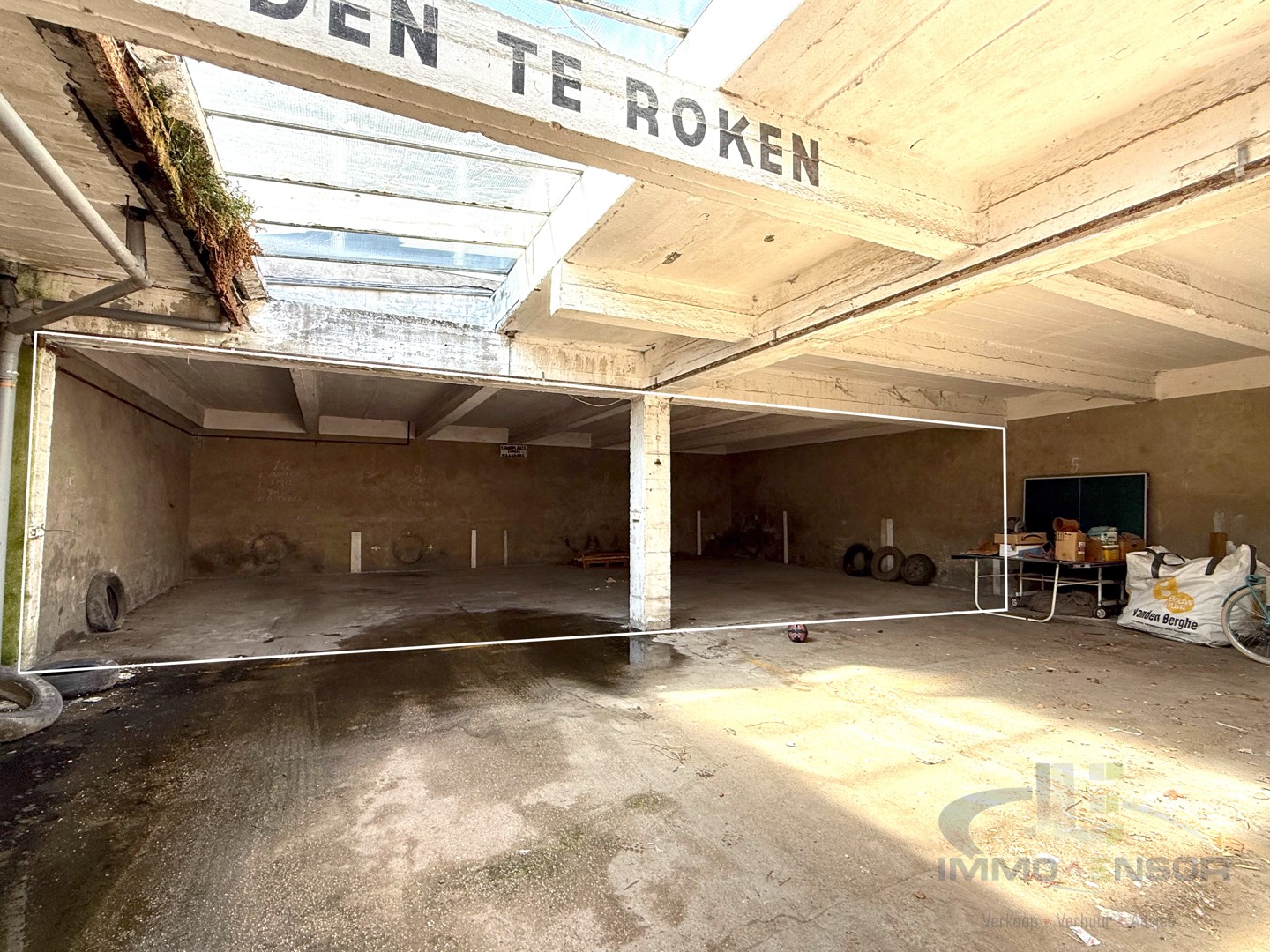 Garage for sale in Ostend