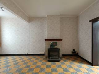 This to be renovated house is centrally located in Assebroek and offers an interesting renovation project for those looking for their first home or...