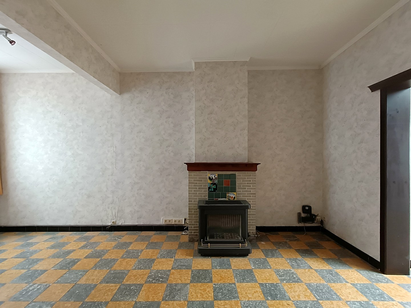 Renovated, bright house with city courtyard in the heart of Assebroek. - photo 3