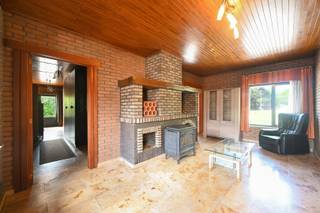 Deze te renoveren woning is rustig gelegen en geniet van een uitstekende bereikbaarheid dankzij de nabijheid van de E17 en de N35. Het pand vormt...