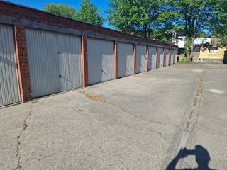 Garage te huur.