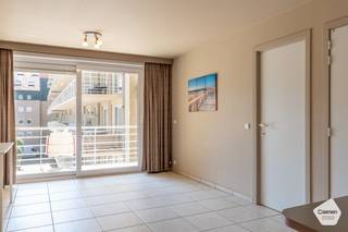 Dit mooie 1-slaapkamer appartement bevindt zich in de residentie 'Apollo XI' te Nieuwpoort-bad.Het gebouw situeert zich vlakbij de Zeedijk en de...