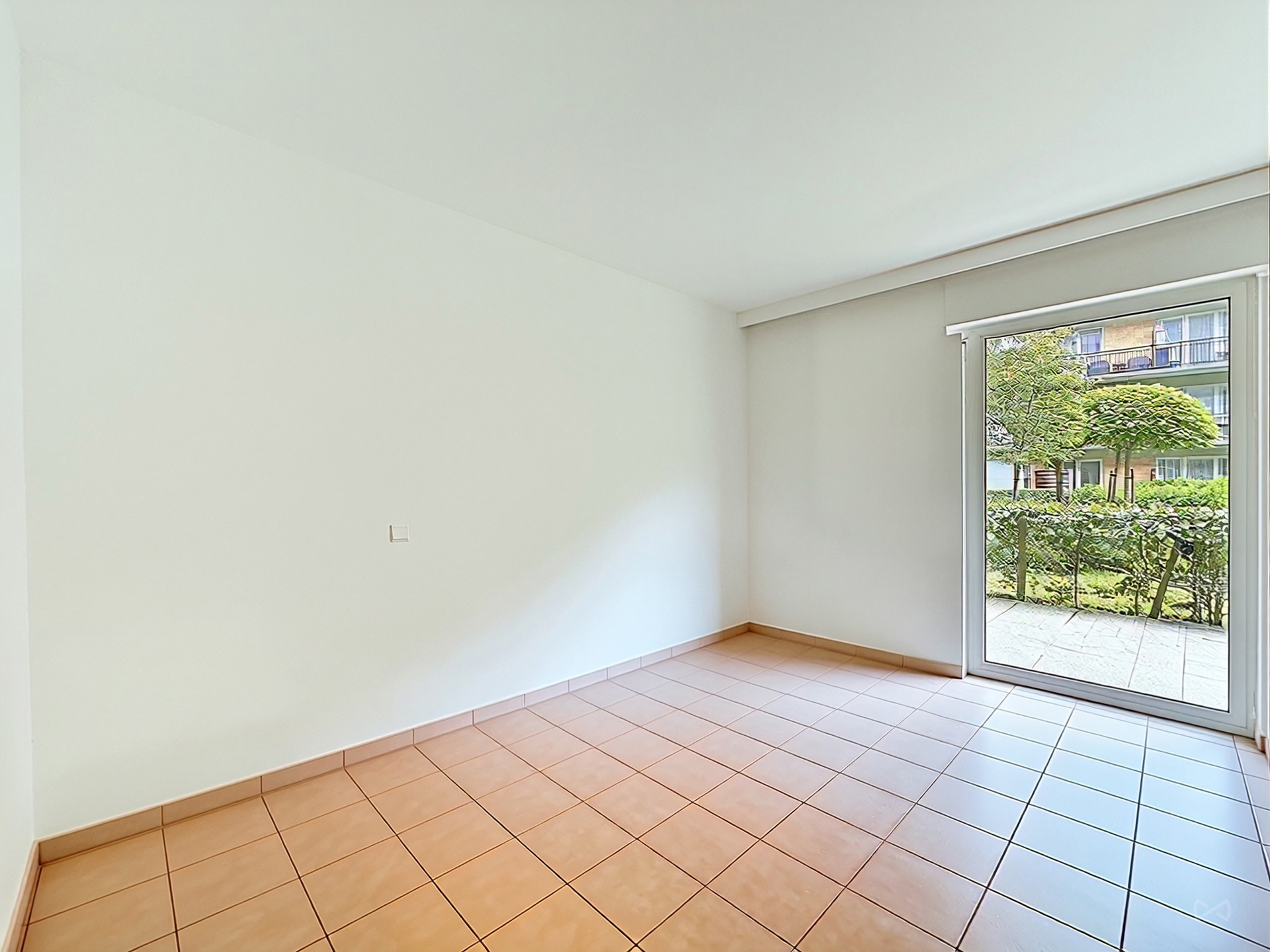 Prachtig appartement met 3 slpk, terras, tuin en parking - foto 3