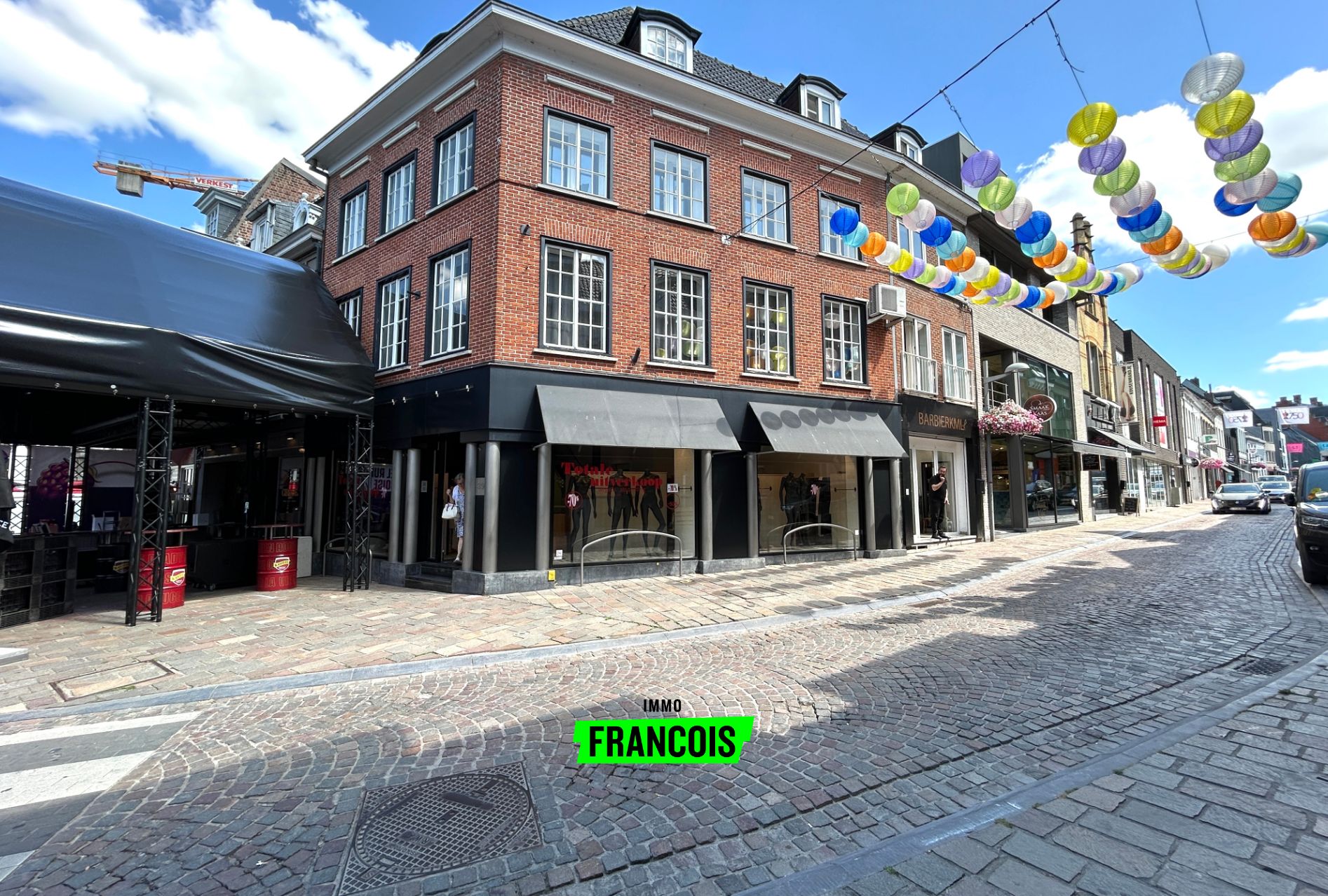 Handelshuis met woonst gelegen op een toplocatie op de Markt van Tielt - foto 1