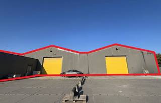 Magazijn van ca. 800 m² en buitenopslag van ca. 1600m² te huur in de industriezone "Gullegem - Moorsele".Indeling: - 2 Magazijnen van ca. 400...