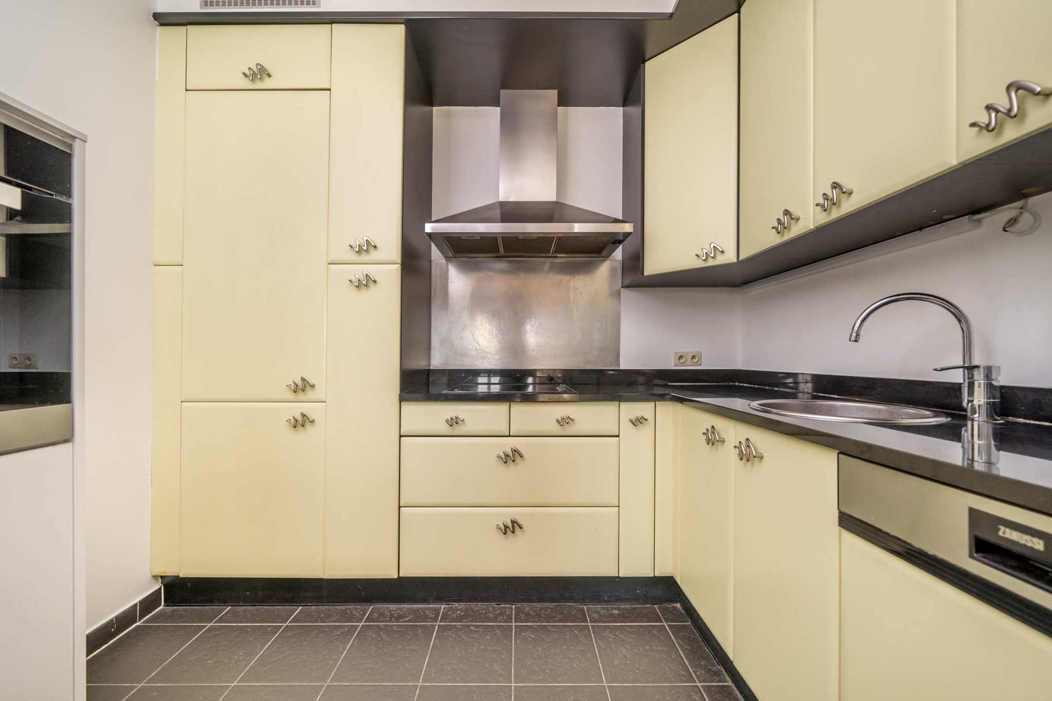 Zonovergoten gemeubeld appartement op 't bruisende Zuid! - foto 5