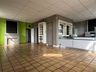 Commercieel ingesteld? Zin om een eigen zaak uit te bouwen?Wij bieden u op een topligging de mogelijkheid om een eigen zaak uit te bouwen. Het...