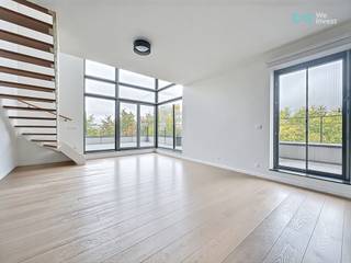 <h2><strong>FOR SALE – Stunning deluxe 2-bedroom duplex penthouse with 40 m² terrace | Avenue Roger Lallemand – Ixelles</strong></h2>
<p>📍 <strong>Address:</strong> Avenue Roger Lallemand 3 – 1050 Ixelles</p>
<p>Discover this <strong>deluxe duplex penthouse</strong>, bright, spacious and exceptionally designed, located in a <strong>modern building (built in 2018)</strong> with <strong>lift</strong>, in a <strong>quiet and leafy residential area</strong> of Ixelles.</p>
<p>The property features an <strong>impressive 3-metre-high window frame</strong>, offering <strong>exceptional brightness</strong>, <strong>open views over the trees</strong>, and <strong>remarkable tranquillity</strong> — a truly rare feature on the Brussels property market.</p>
<p>🏡 <strong>Property features</strong></p>
<ul>
<li>
<p>Duplex penthouse of ±120 m² living space</p>
</li>
<li>
<p>Bright living room with lounge and dining area opening onto the terrace</p>
</li>
<li>
<p><strong>Large 3-metre-high windows</strong> with open views and no vis-à-vis</p>
</li>
<li>
<p>Fully equipped open-plan kitchen</p>
</li>
<li>
<p>2 spacious bedrooms</p>
</li>
<li>
<p>1 bathroom and 1 shower room</p>
</li>
<li>
<p>Separate laundry area</p>
</li>
<li>
<p><strong>Air conditioning on both floors</strong> for optimal comfort</p>
</li>
<li>
<p>Electrical installation in compliance</p>
</li>
<li>
<p><strong>EPC: B- (excellent energy performance)</strong></p>
</li>
<li>
<p><strong>Low monthly charges: ±€275/month</strong></p>
</li>
<li>
<p><strong>Large sunny 40 m² terrace</strong> with open, unobstructed views</p>
</li>
</ul>
<p>🚗 <strong>Parking</strong><br />Option to acquire <strong>2 indoor parking spaces</strong> at <strong>€35,000 each</strong></p>
<p>🌟 <strong>Key highlights</strong></p>
<ul>
<li>
<p>Modern, well-maintained building (2018)</p>
</li>
<li>
<p>Generous spaces and premium finishes</p>
</li>
<li>
<p>Exceptional natural light thanks to XXL window design</p>
</li>
<li>
<p>Quiet setting with greenery views</p>
</li>
<li>
<p><strong>Just steps from the metro station and public transport</strong></p>
</li>
<li>
<p><strong>Close to the VUB, the European School, and the motorway to Luxembourg</strong></p>
</li>
<li>
<p><strong>South-facing terrace</strong> – a rare gem on the Brussels market</p>
</li>
</ul>
<p>📆 <strong>Book your visit today!</strong><br />This <strong>deluxe duplex penthouse for sale in Ixelles (Avenue Roger Lallemand)</strong> combines <strong>contemporary style, high-end comfort and a prime location</strong> — an opportunity not to be missed.</p>
<p>📞 <strong>Information &amp; viewings by appointment:</strong><br />👉 <strong>Olivier Halleux – We Invest Brussels-Europe</strong><br />📲 +32 486 688 625 | 📧 olivier.halleux@weinvest.be<span></span></p>
<p>🔎 Discover all our apartments and penthouses for sale in Brussels at 👉 www.weinvest.be</p>