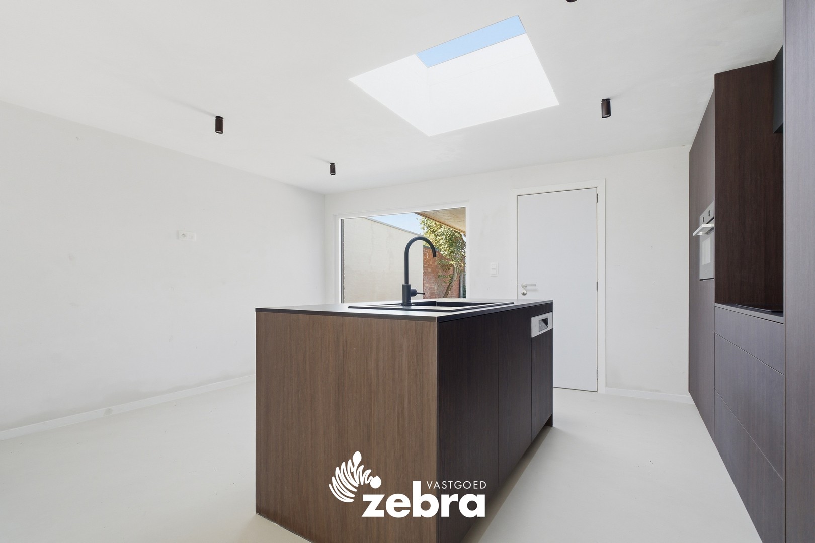 Gerenoveerde woning met 3 slaapkamers en tuin te Oostrozebeke! - foto 5