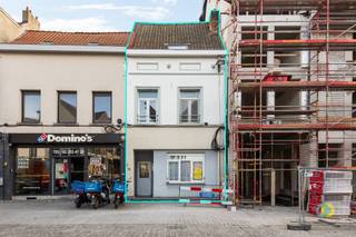 Cet immeuble d'appartements, pour lequel un nouveau permis d'urbanisme a récemment été obtenu pour redévelopper le volume existant, se trouve sur...