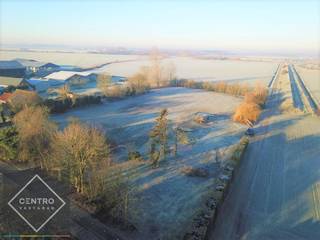 Op één van de mooiste plekjes van IJzendijke (Sluis), op slechts 15 min van Maldegem, vindt u dit prachtig perceel grond van 11.500m2! Volledig omringd door GROEN en zeer goed ontsloten (2 toegangswegen), maakt van dit perceel een TOPAANBOD aan INTERESSANTE PRIJS!<br /><br /><u><strong>Opmerkingen:</strong></u><br />- Aardgas, leidingwater en elektriciteit aanwezig!<br />- Zeer VLOTTE verbinding met N49 (Expresweg naar Antwerpen)!<br />- Op slechts 2 min. van de Belgische grens.<br />- 1000m3 wonen mogelijk + kelder.<br />- Bijgebouw tot 350m2 mogelijk (Mits het houden van dieren).<br />- Vlakbij de N61 (NL).<br />- VLOTTE verbindingsmogelijkheden!<br />- Hoekperceel (Bijgebouw kan afzonderlijk toegankelijk gemaakt worden)!<br /><br />INTERESSANT gelegen perceel grond, Vlakbij de N61, doch tevens op wandelafstand van het 'Pontebos'! UNIEK perceel grond met FANTASTISCH uitzicht over de Polders, in een OASE van GROEN! Zeer geschikt voor zelfstandigen (bijgebouw) en dierenliefhebbers! Aarzel zeker niet om ons te contacteren voor verdere info of een bezoek ter plaatse op 0032/491.740.336 - info@centro.be!